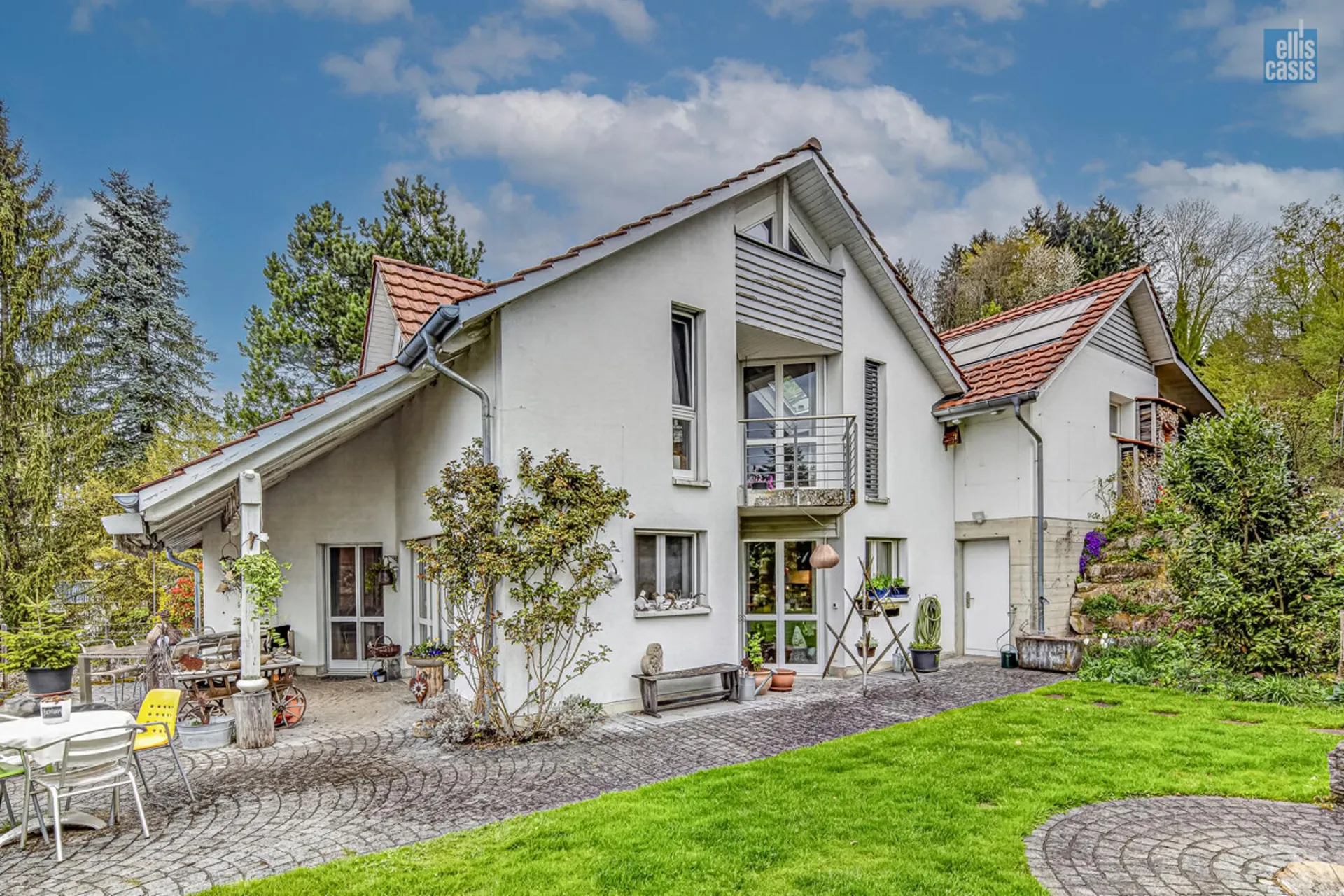 Maison de rêve de 5 pièces en situation en pente sud-ouest surélevée !