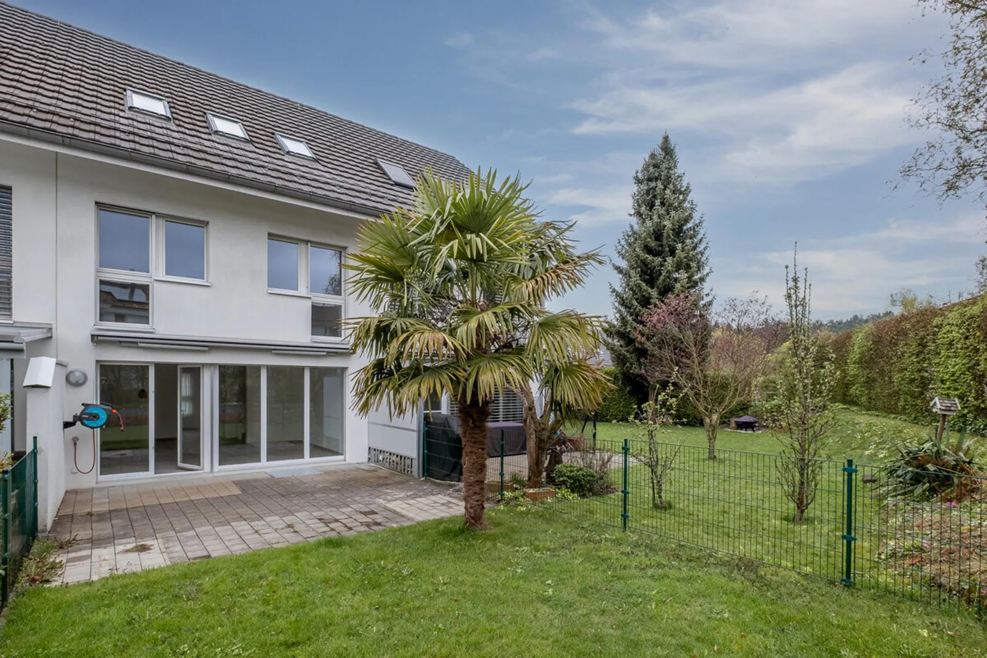 Casa a schiera familiare in un'area verde
