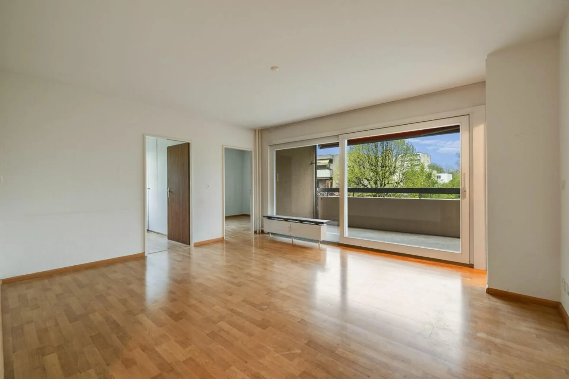 Helle 4-Zimmerwohnung an ruhiger Lage mit Einstellhallenplatz