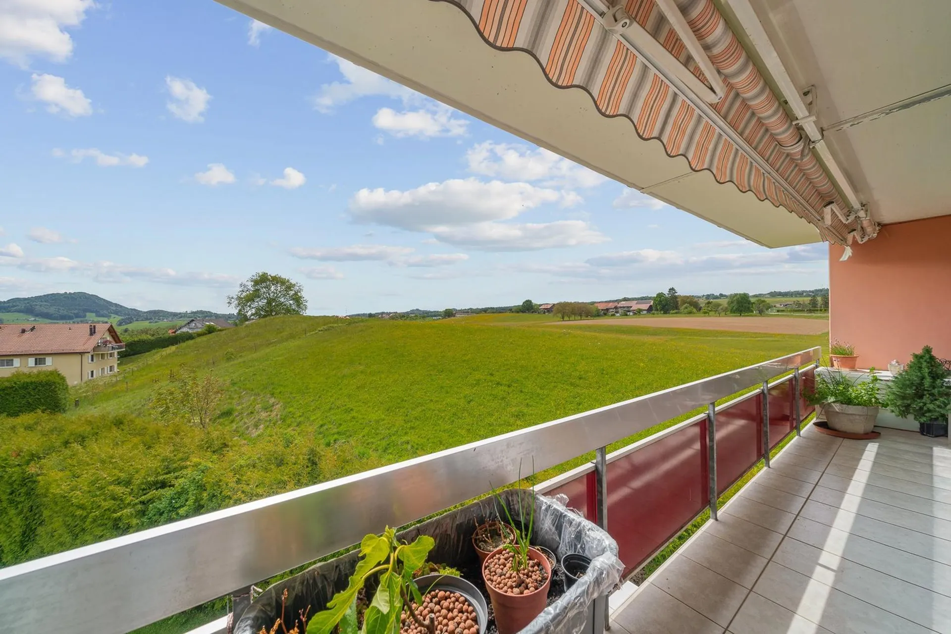 FOREL - à 3min. de Savigny - Bel appartement de 4.5 pièces - beau dégagement et idéalement situé