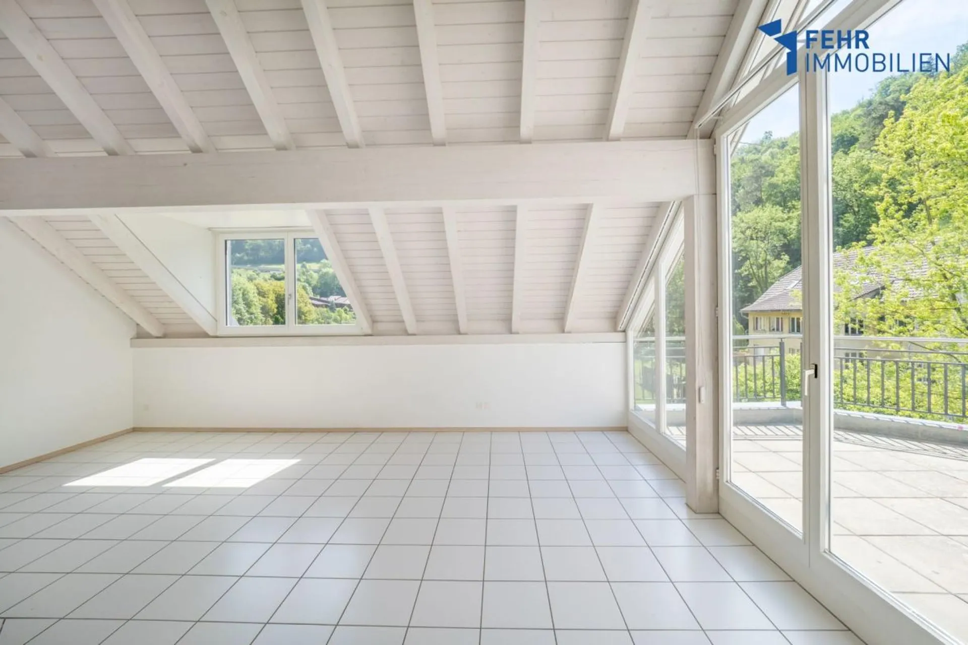 Fehr Immobilien - Komfortable 4½-Zimmer-Dachwohnung