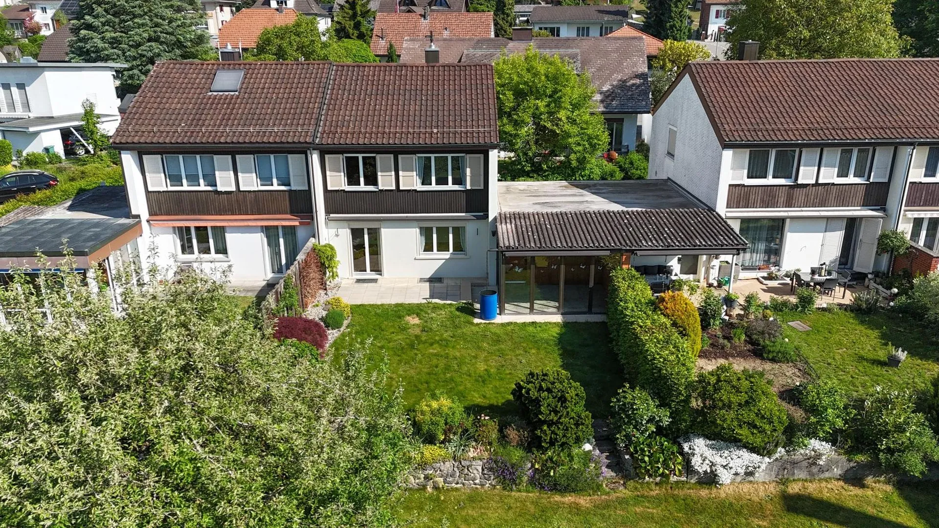 Sonniges Wohngefühl - Doppelhaushälfte mit Wintergarten und Umschwung