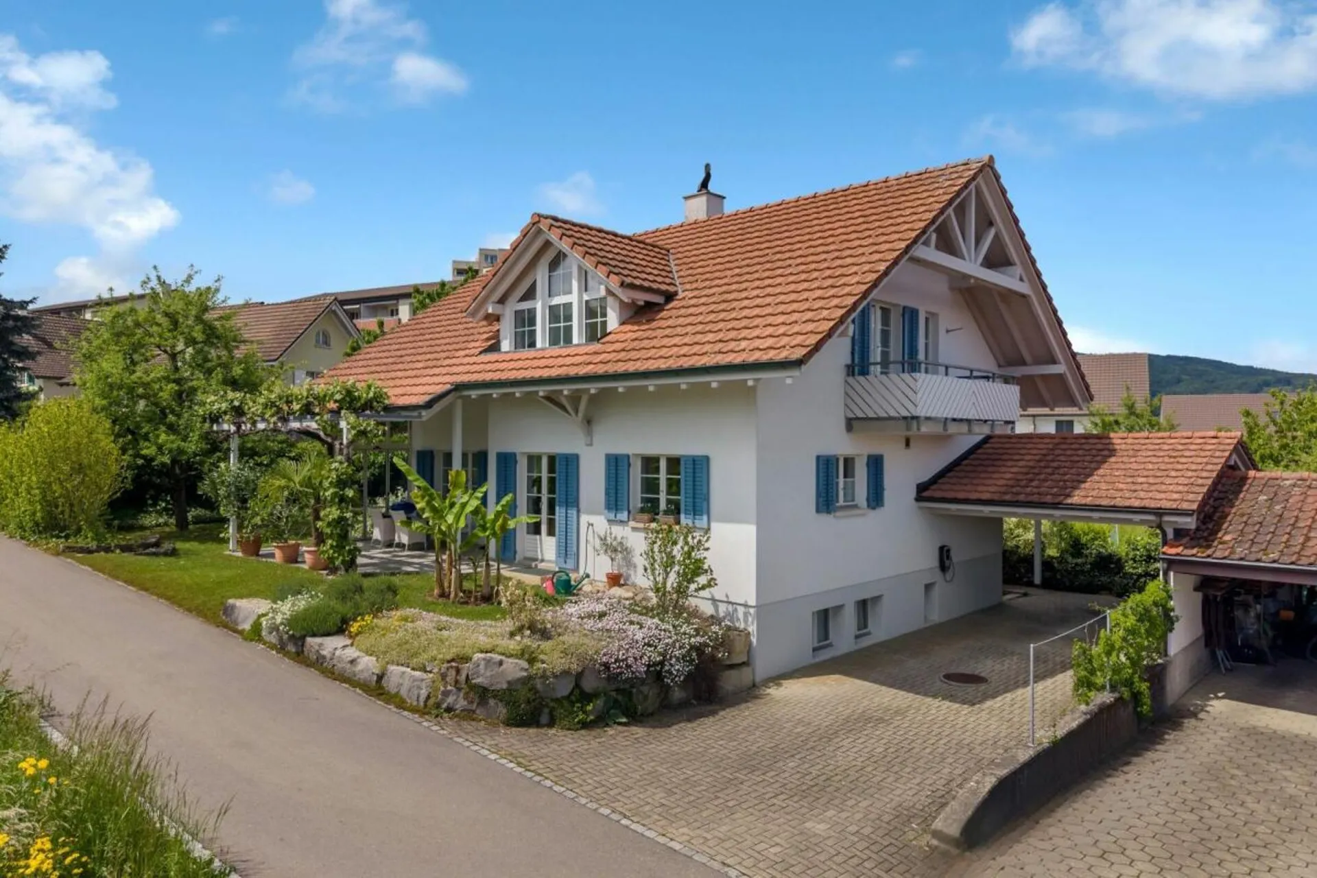 High-quality 6.5-room single-family house in a elevated quiet residential area!