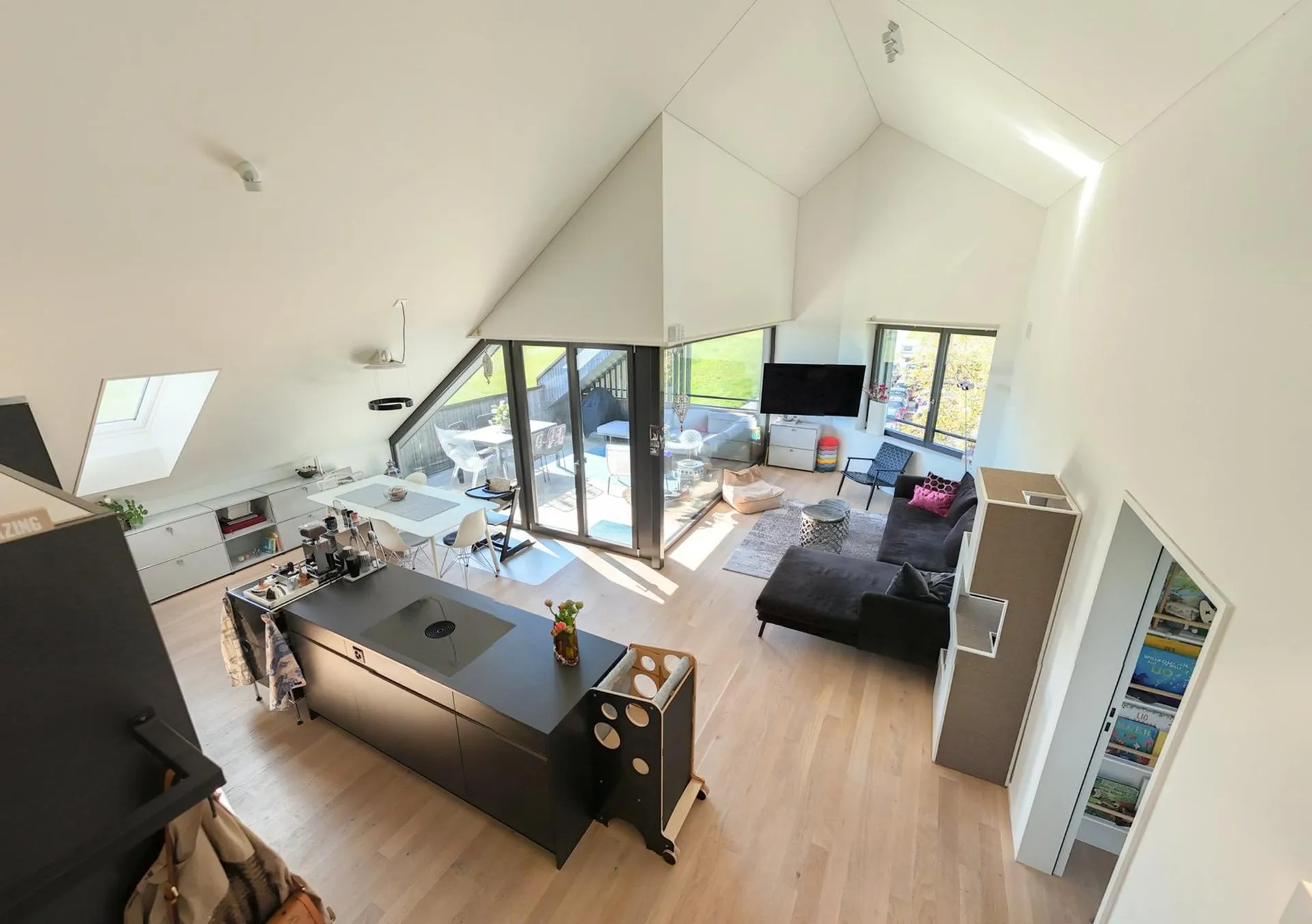 Stilvolle 3.5-Zimmer-Dachwhg, barrierefreies Wohnen – ideal auch für Pendler