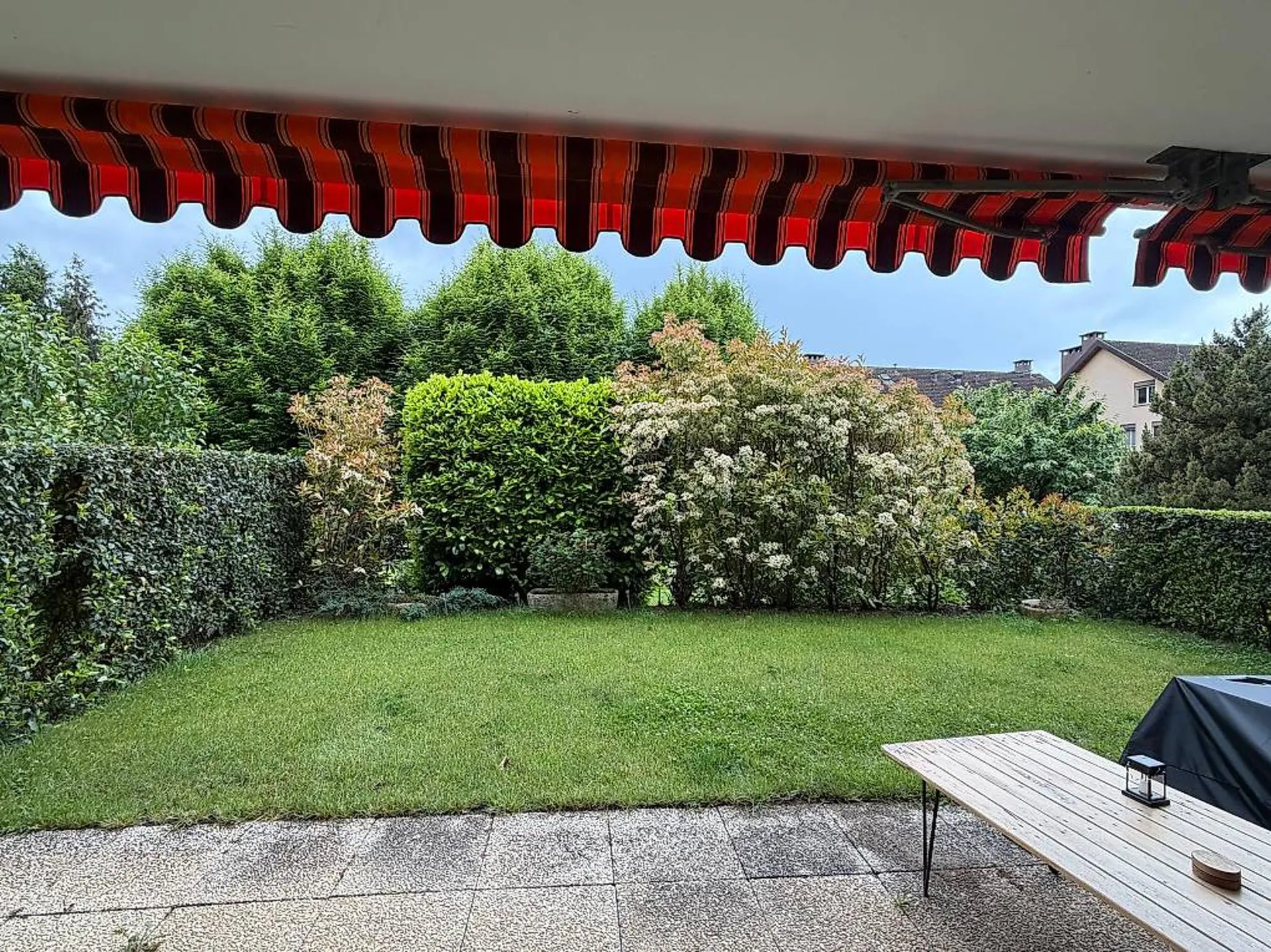 Bel appartement de 2.5 pièces avec terrasse et jardin privatif à Pully
