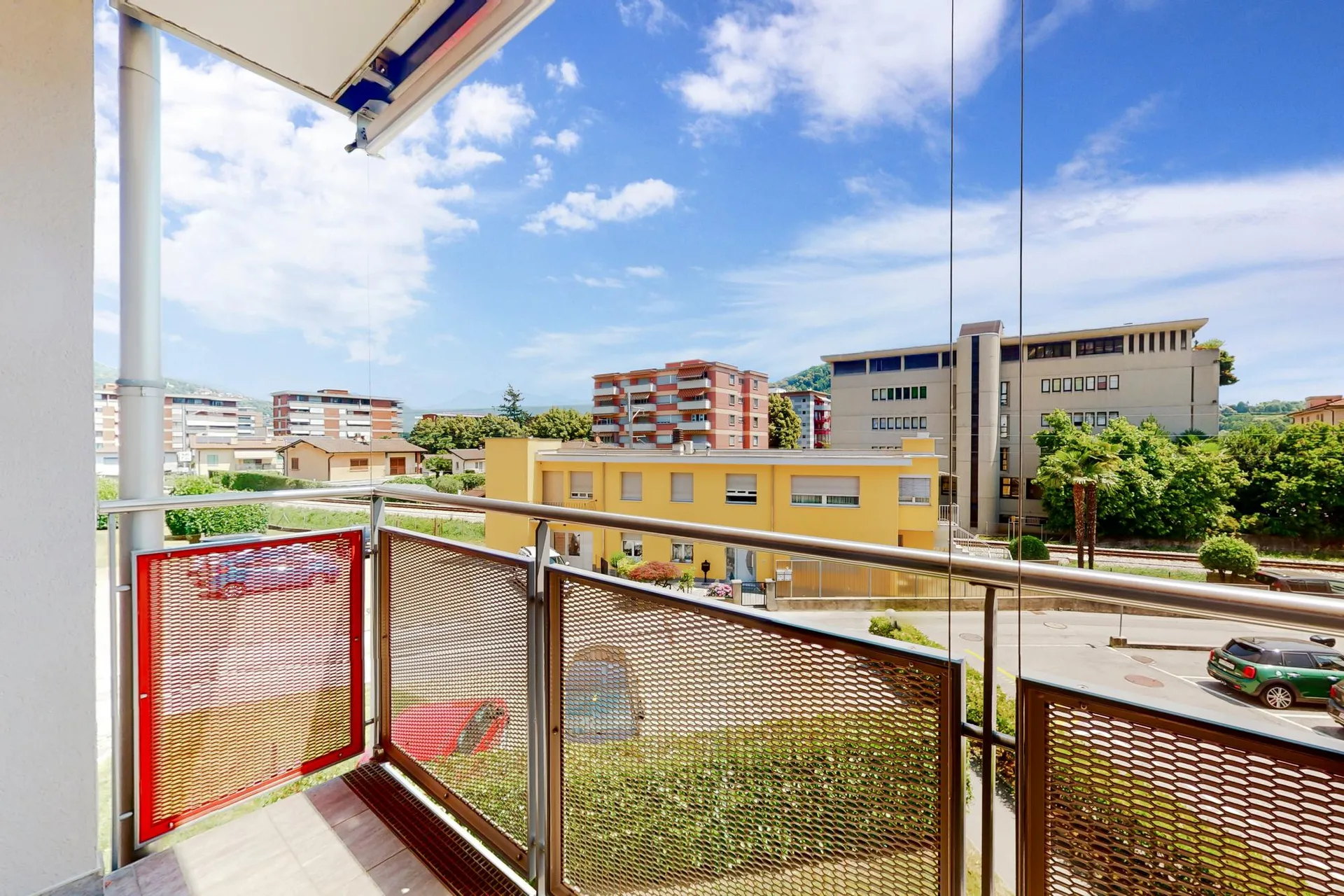 Helles Wohnobjekt mit Terrasse in strategischer Lage in Agno