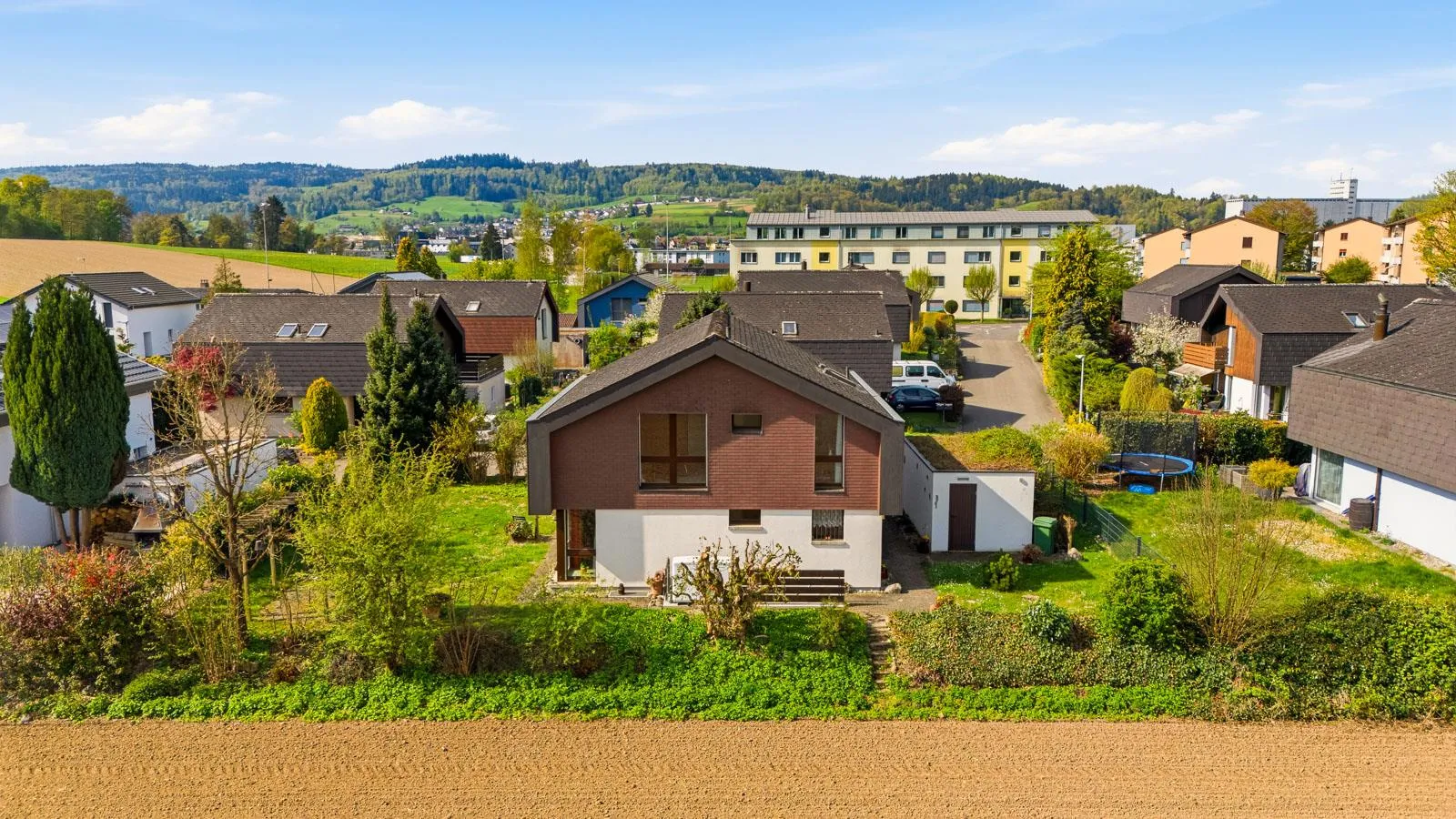 CHARME UND RUHE - FREISTEHENDES EINFAMILIENHAUS IN DOTTIKON