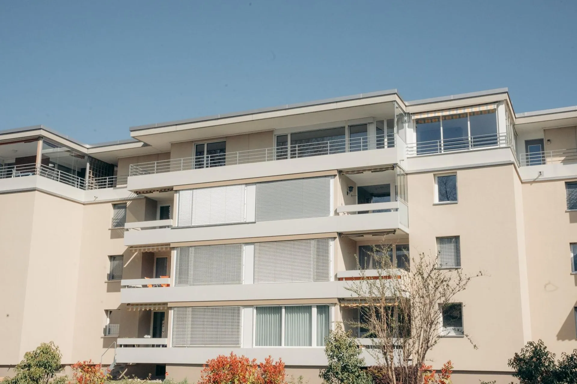 Appartement moderne 4 pièces avec cheminée à Thun