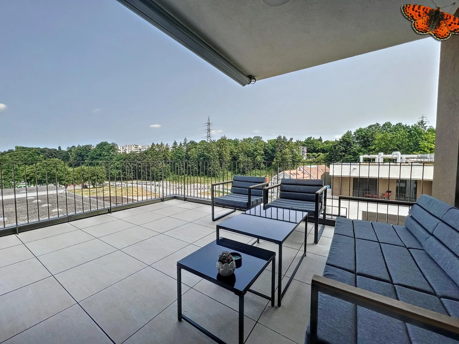ATTIQUE 2½ PIÈCES - Avec une terrasse de 27 m²