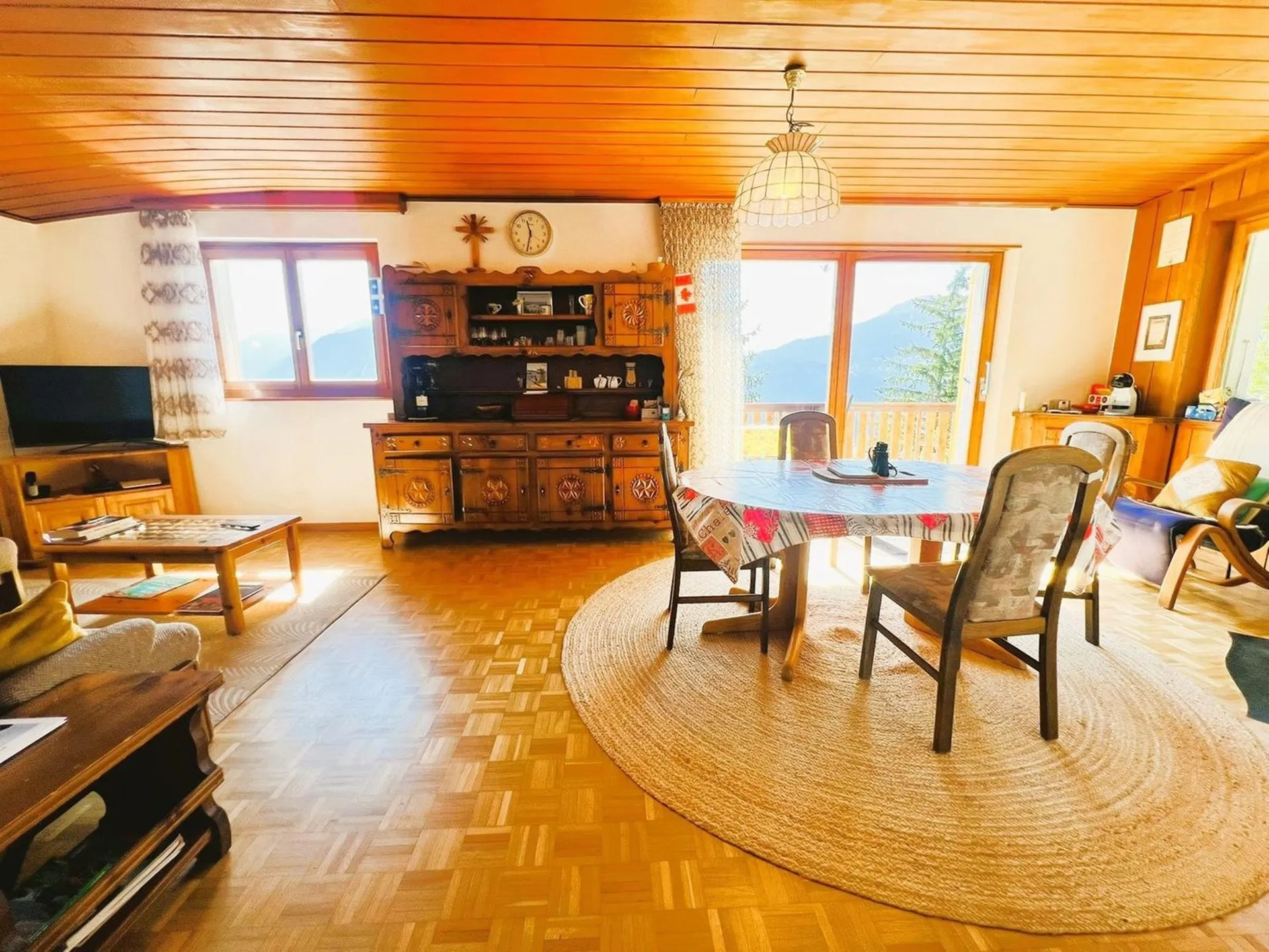 Magnificent Chalet mit 3.5 Zimmern - Geräumig und hell - Sehr ruhige Lage - Magnifique Aussicht