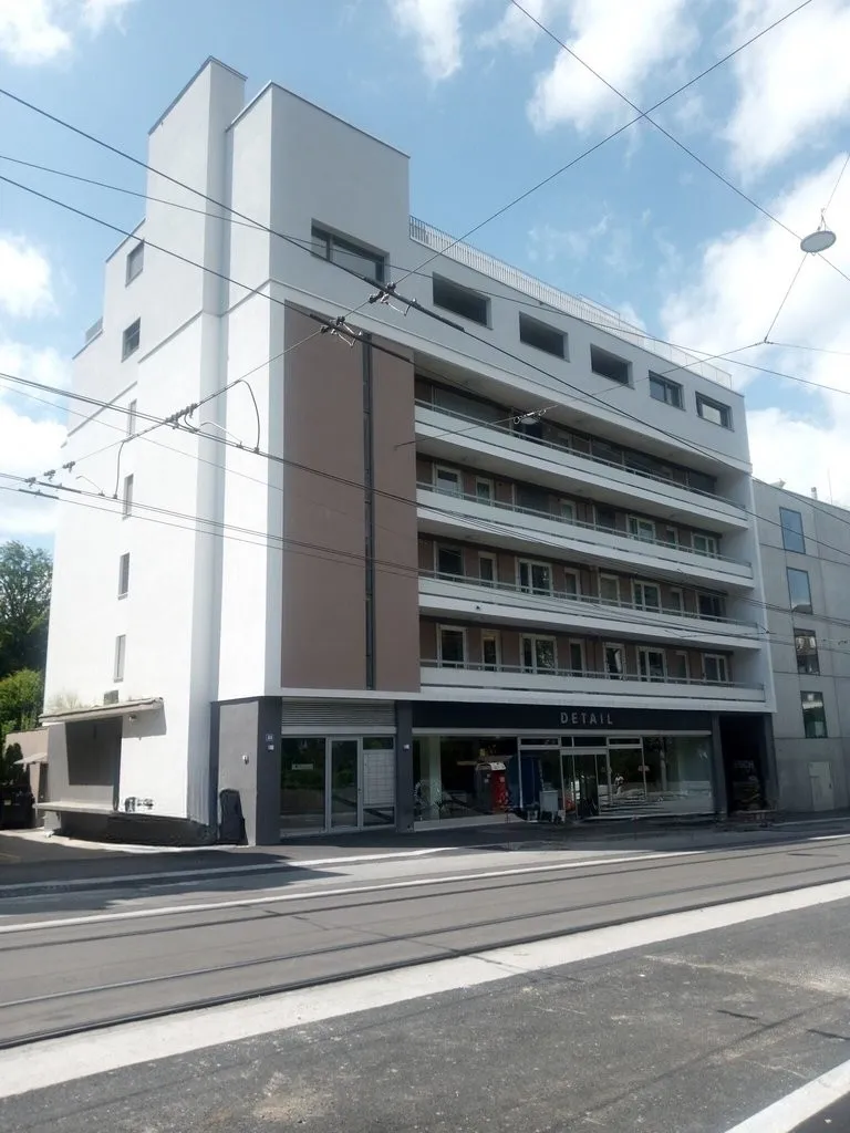 Moderne 2.5 Zimmerwohnung mit moderner Küche und Bad