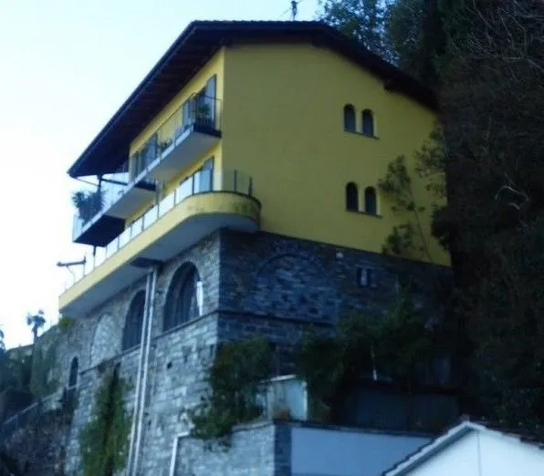 *Casa con vista sul Lago Maggiore*