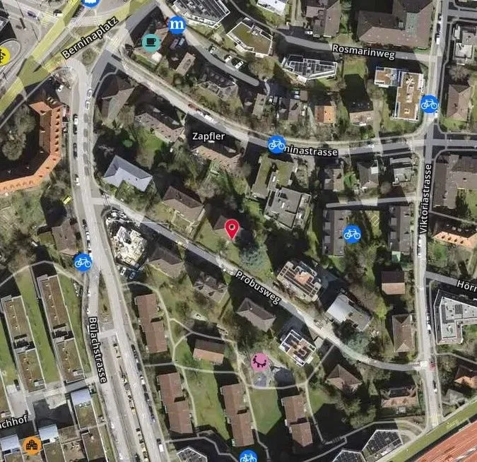 *Mehrfamilienhaus mit Tiefgarage*