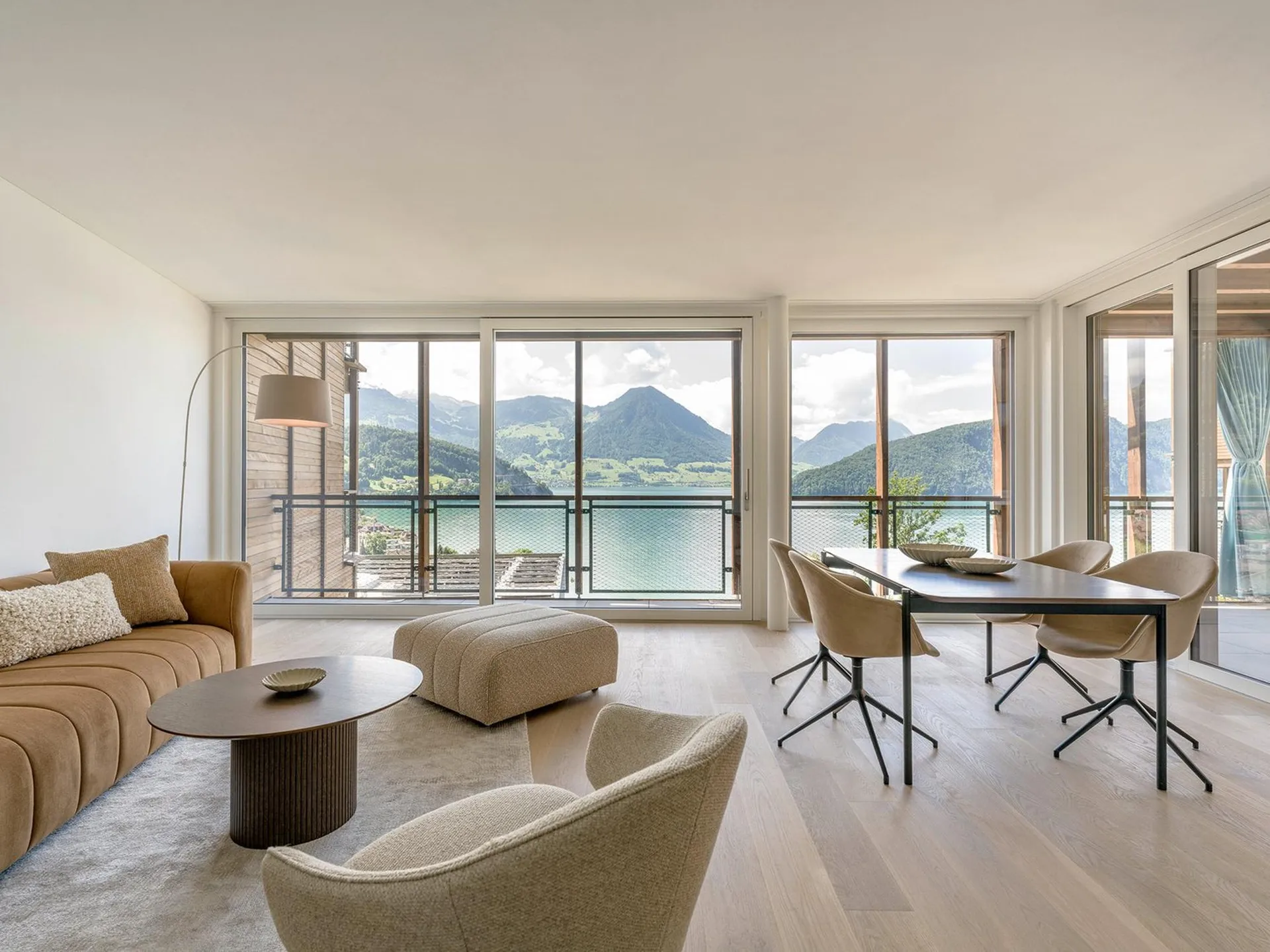 Esclusivo appartamento maisonette di 4,5 locali a Vitznau – vivere con vista sul lago