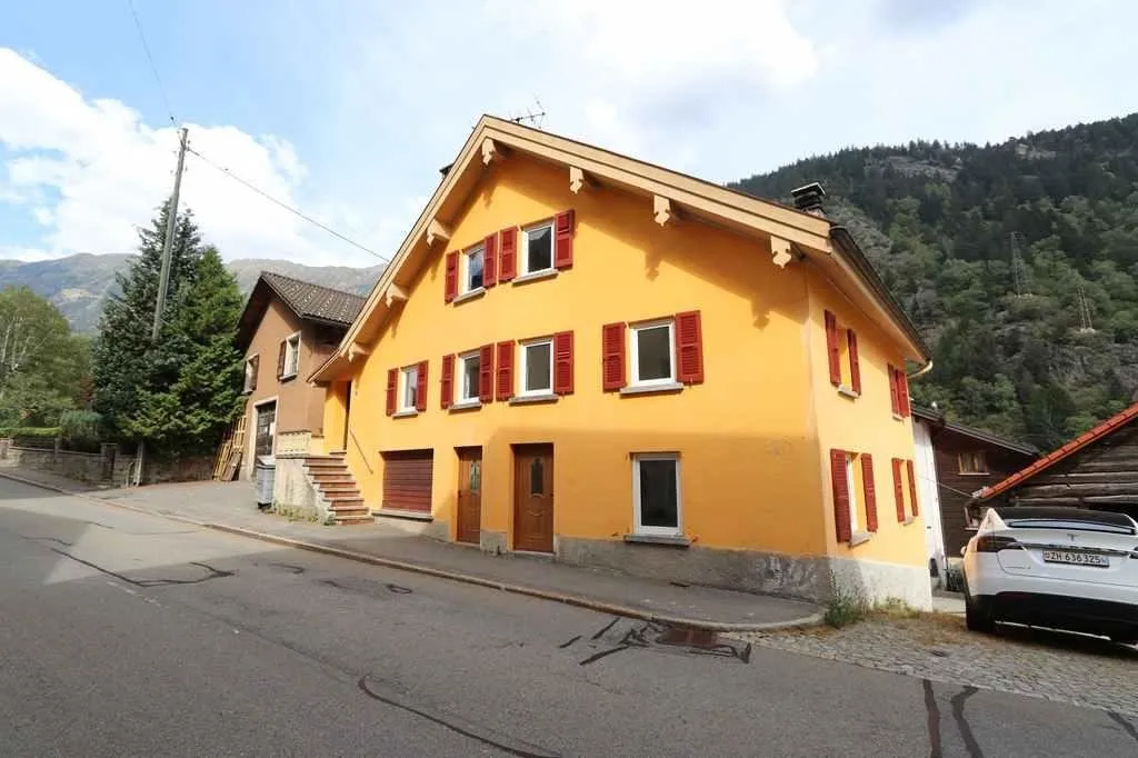 2-Familienhaus mit 3 1/2- und 7 1/2-Zimmer-Wohnungen / casa bifamil...