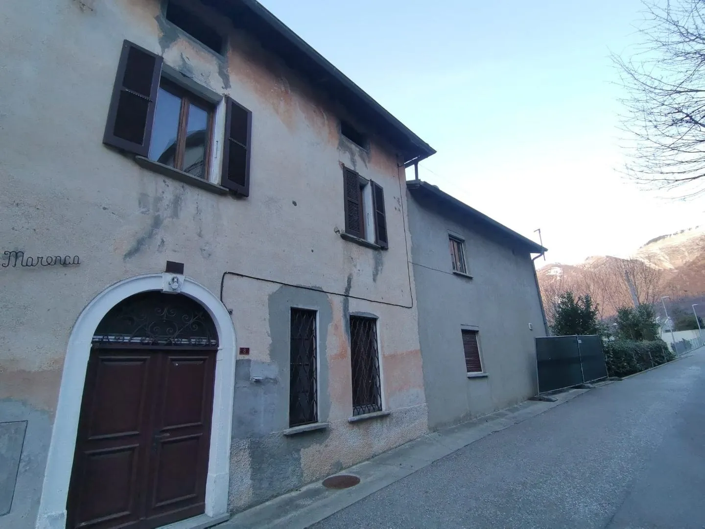 Casa su 4 livelli con giardino / 4-geschossiges Haus mit Garten