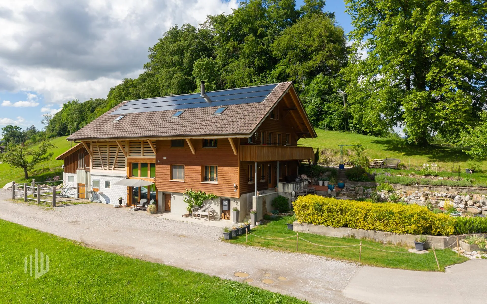 ImmoWyss - Exklusiv stilvoll renoviertes Bauernhaus mit Pferdehaltung