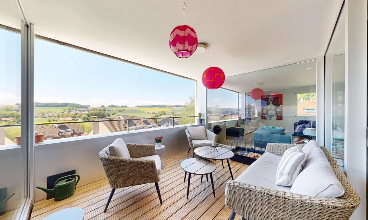 Duplex en attique lumineux avec vue dégagée à deux pas de la gare