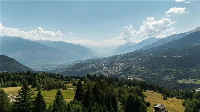 Neues Chalet in Crans-Montana mit Panoramablick.