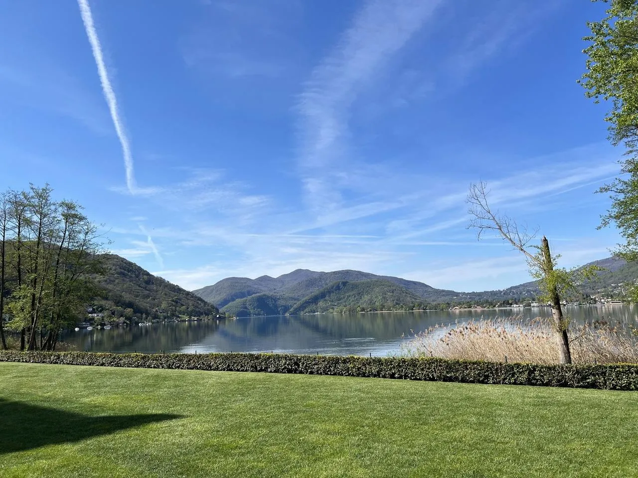 LUGANO-MUZZANO, FRONTE LAGO APPARTAMENTO 2.5 LOCALI CON GIARDINO