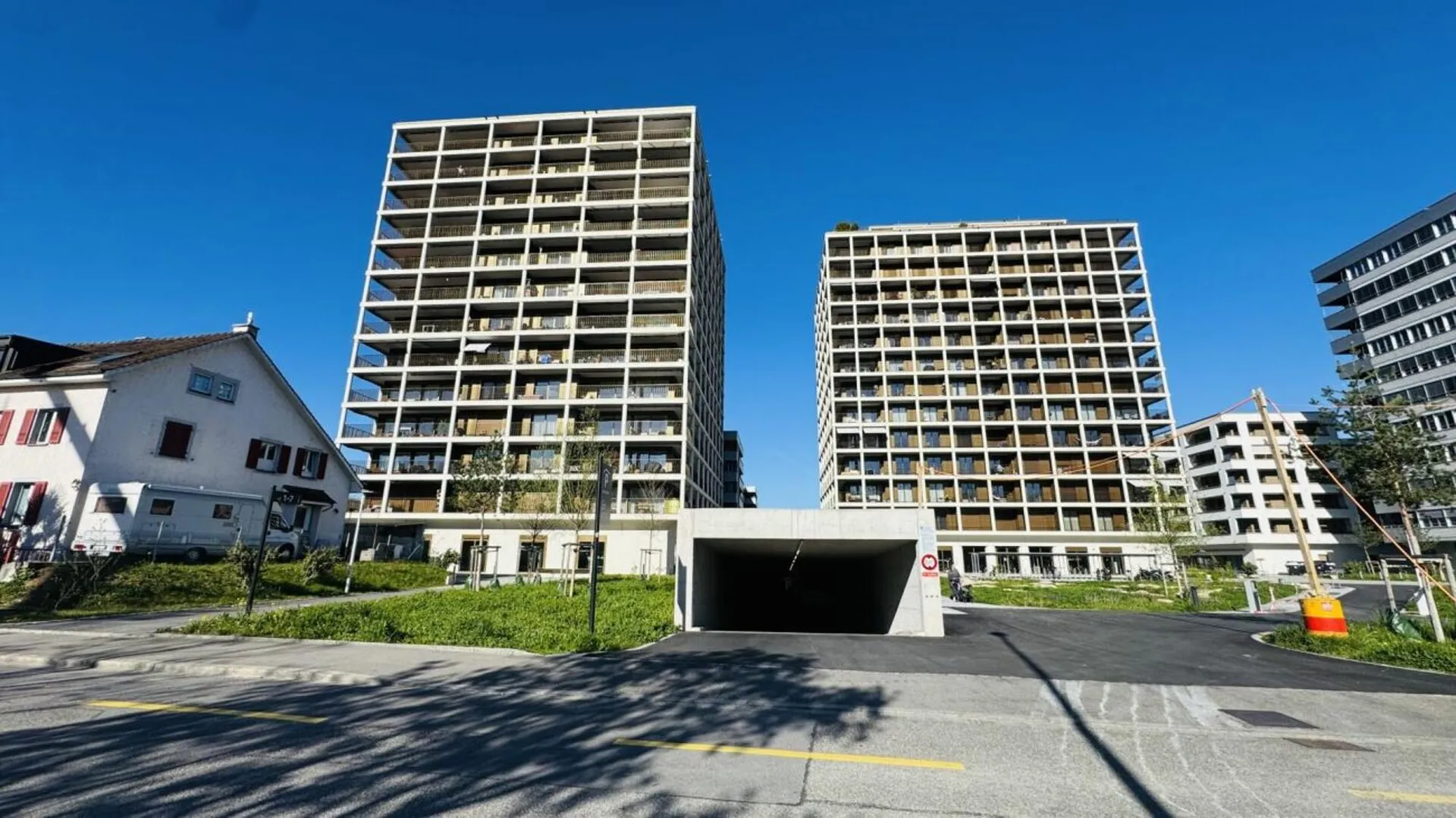 Renovated New Building Commercial Space - 104 m², 3.50 m Room Height