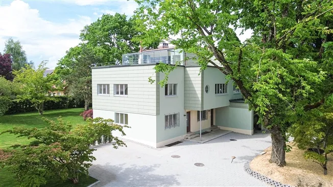 FREISTEHENDE VILLA MIT 2 WOHNUNGEN KOMPLETT RENOVIERT DIE VILLA FÜR DR. G. CHAMPOD NACH SEINEN EIGENEN PLÄNEN, 1933 UND SIGNIERT VON Le Corbusier