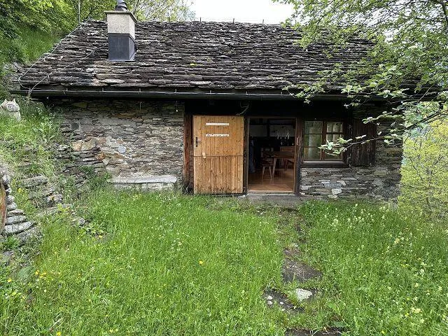 2 1/2-Zimmer-Rustico mit viel Wiesland an Alleinlage, sehr sonnig,...