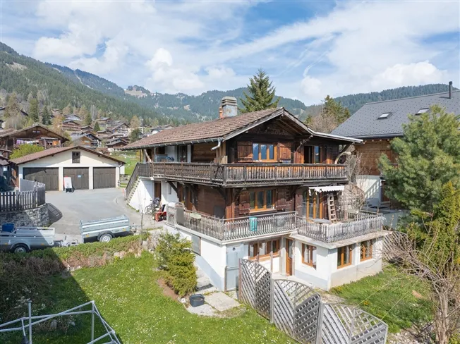 Investitionschalet – 3 unabhängige Wohnhäuser werden teilweise renoviert
Panoramablick und hohes Mietpotenzial