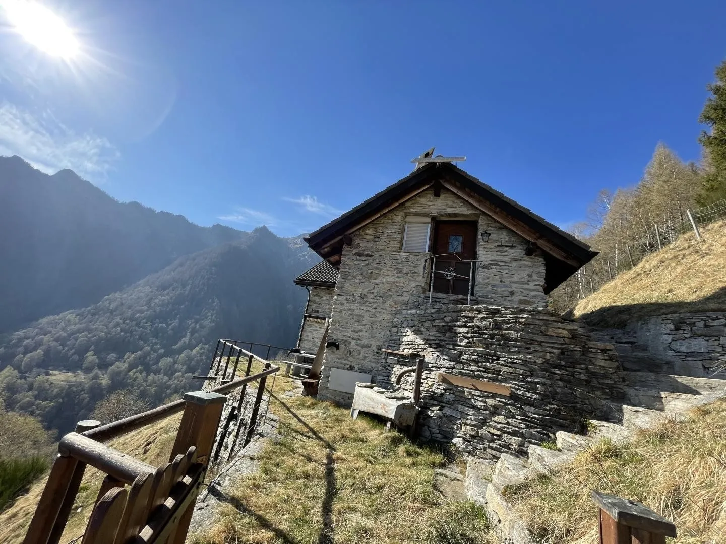 4 1/2-Zimmer-Rustico mit einem großen Grundstück von 12.000m2 in sc...