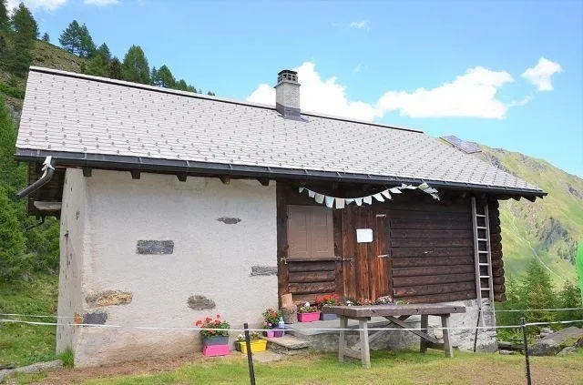 Bel rustico di 3 piani in una posizione molto soleggiata e panorami...