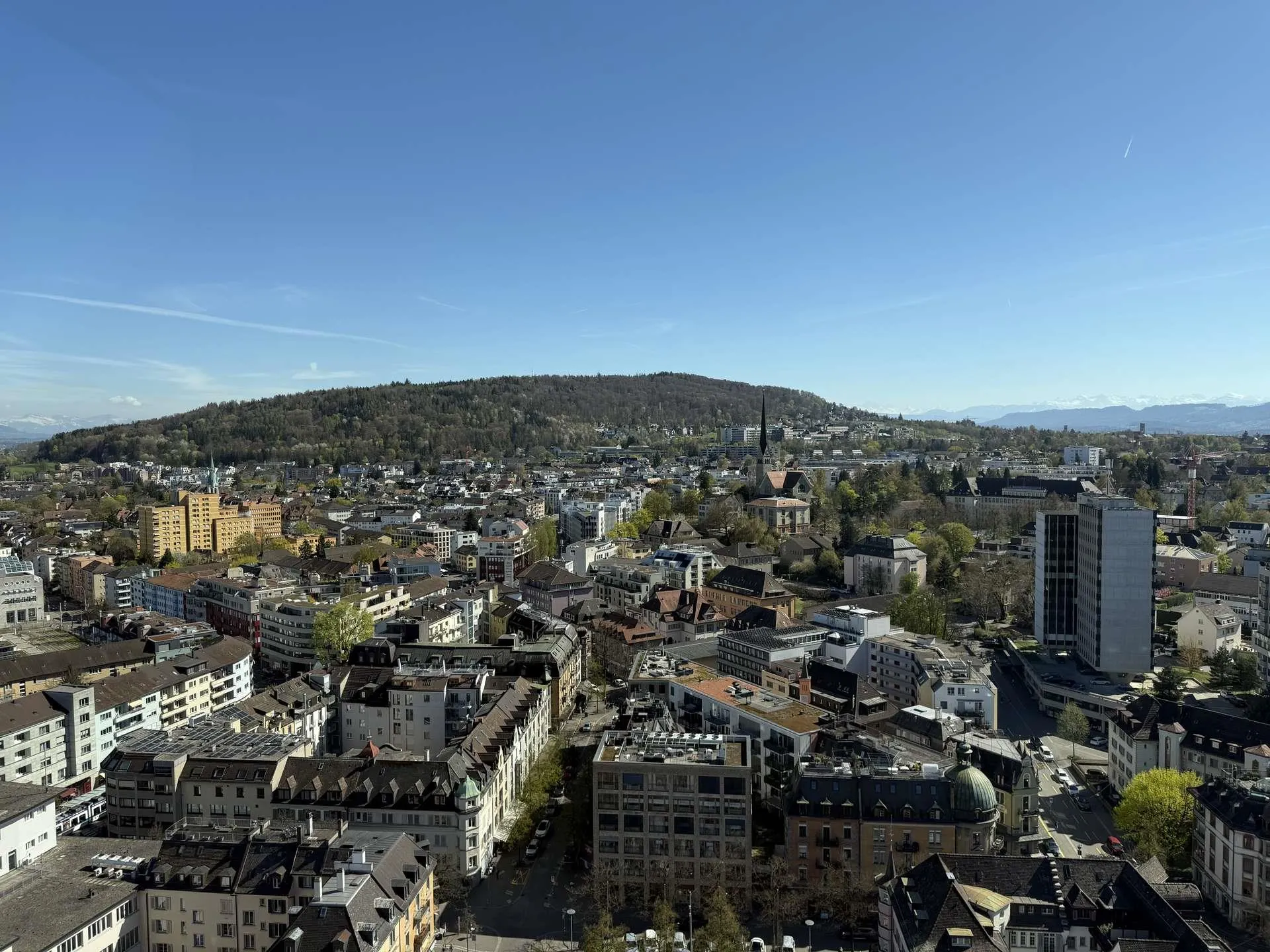 Erstbezug - moderne 2.5 Zimmerwohnung mit Aussicht