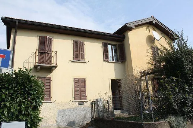 4 1/2-Zimmer-Einfamilienhaus mit Garten / casa di 4 1/2 locali con...