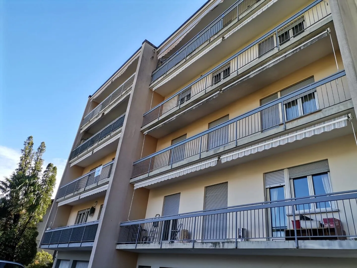 Appartamento 4.5 locali con 2 box / 4 1/2-Zimmer-Wohnung mit 2 Garagen