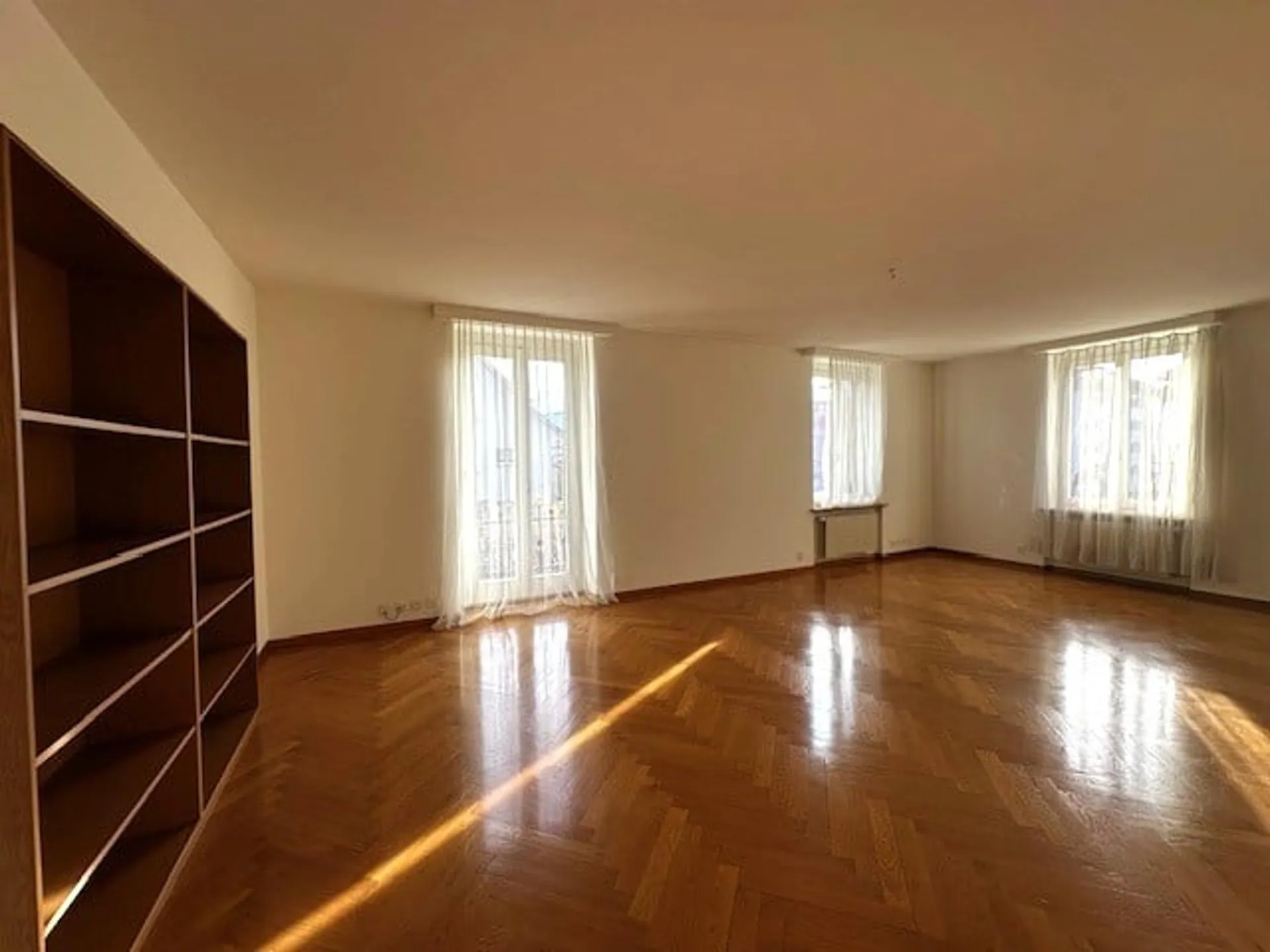 Geräumige 4.5-Zimmer-Wohnung mit Balkon und Parkplatz in Delémont