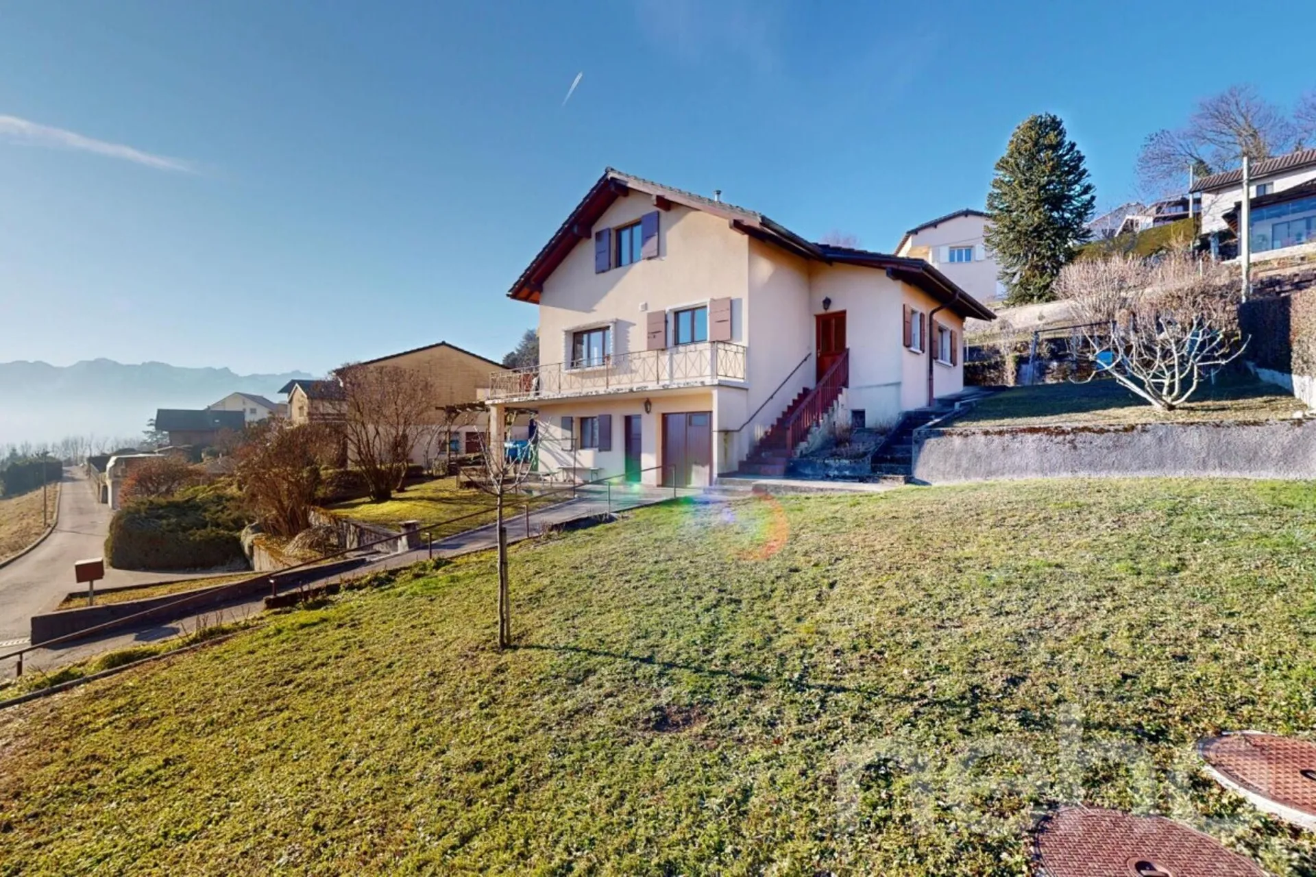 Charmante villa avec vue dégagée sur les Alpes et le lac