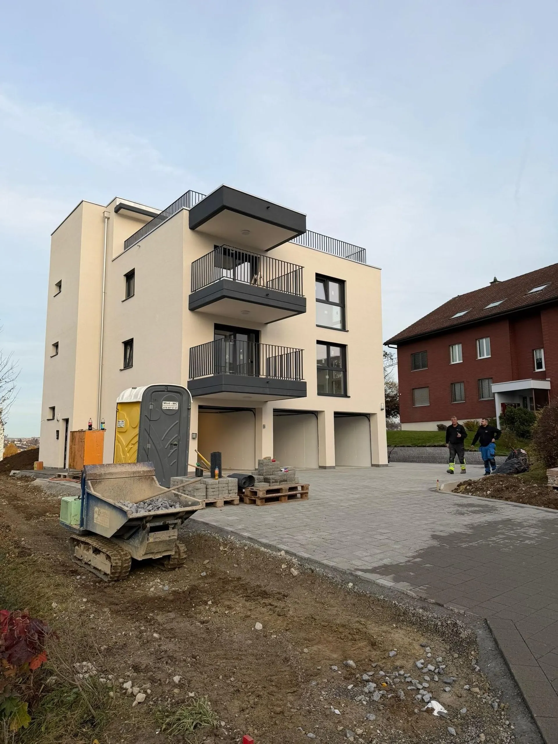 Moderne 2.5-Zimmer-Wohnung in Reinach mit Balkon und Garage