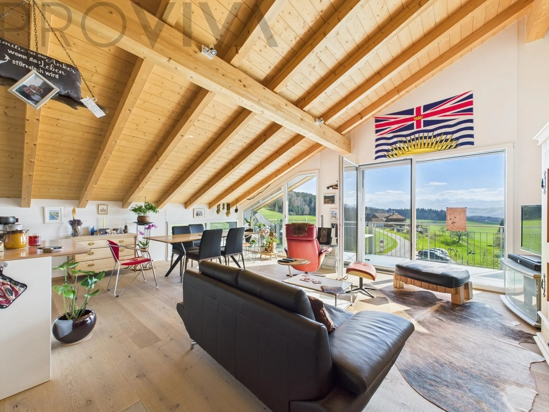 Helle und moderne Dachwohnung mit Alpenblick
