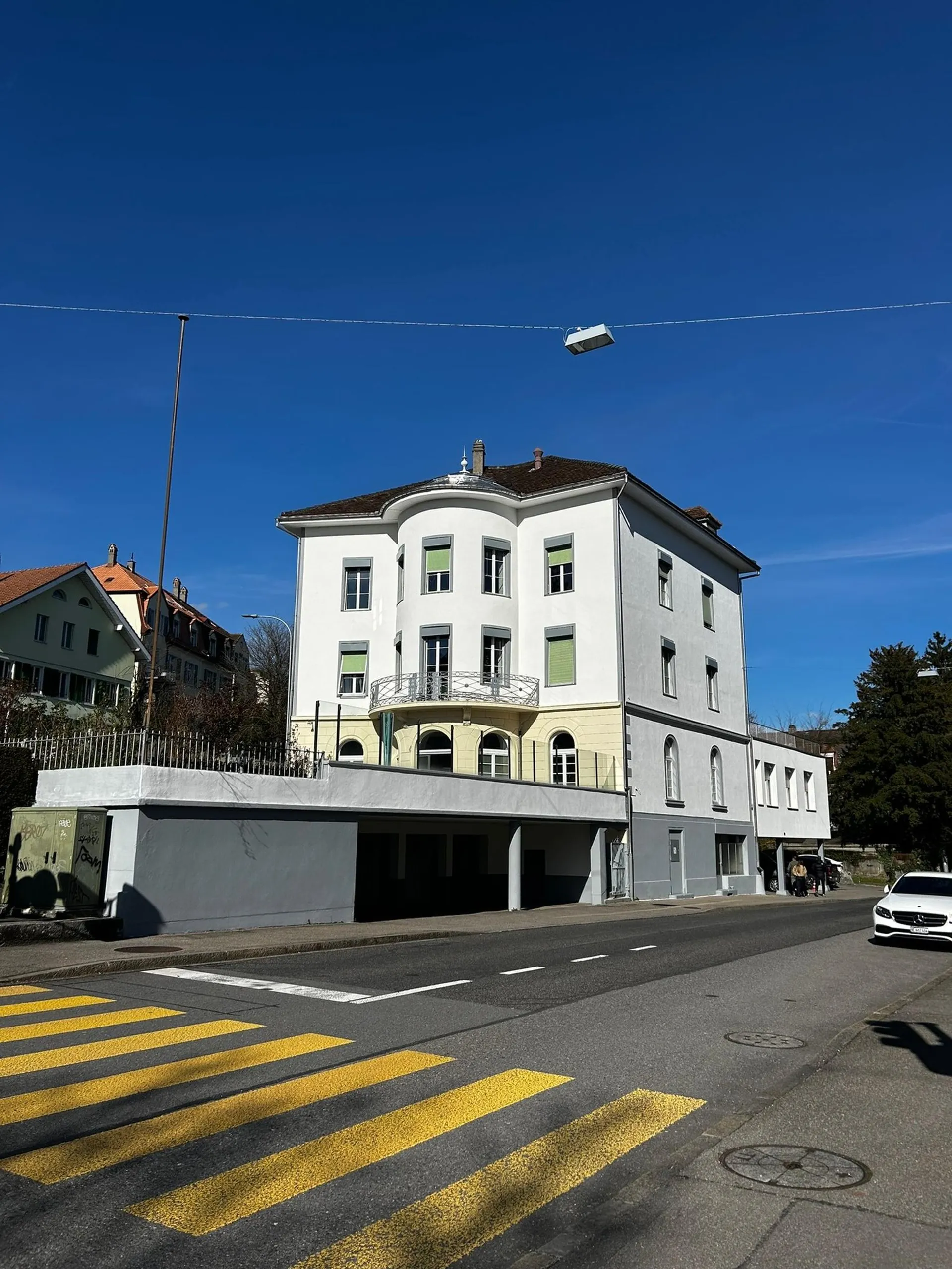 Helle 2-Zimmer-Dachwohnung in Biel - sofort verfügbar