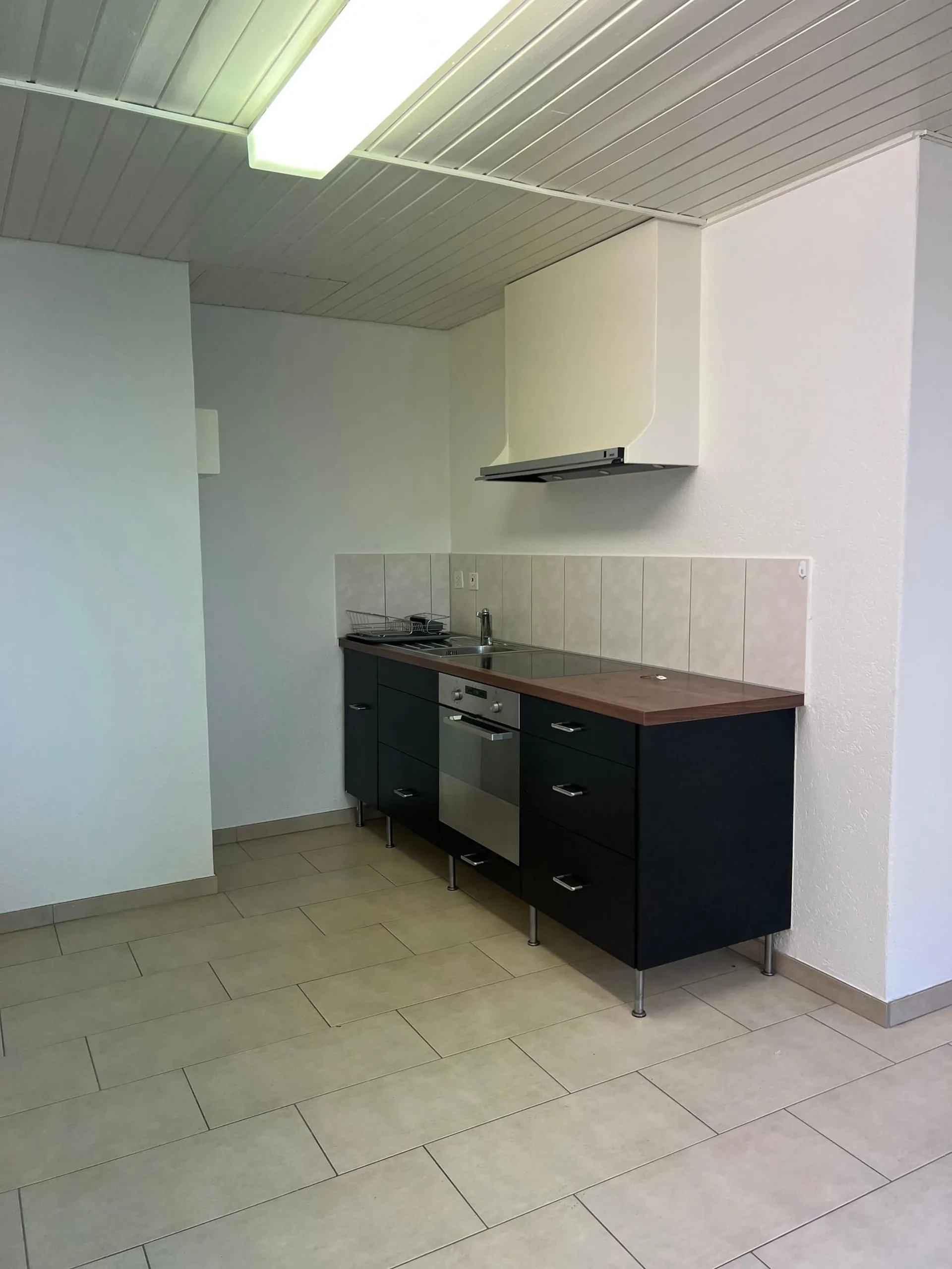 Studio rénové avec terasse à Moutier