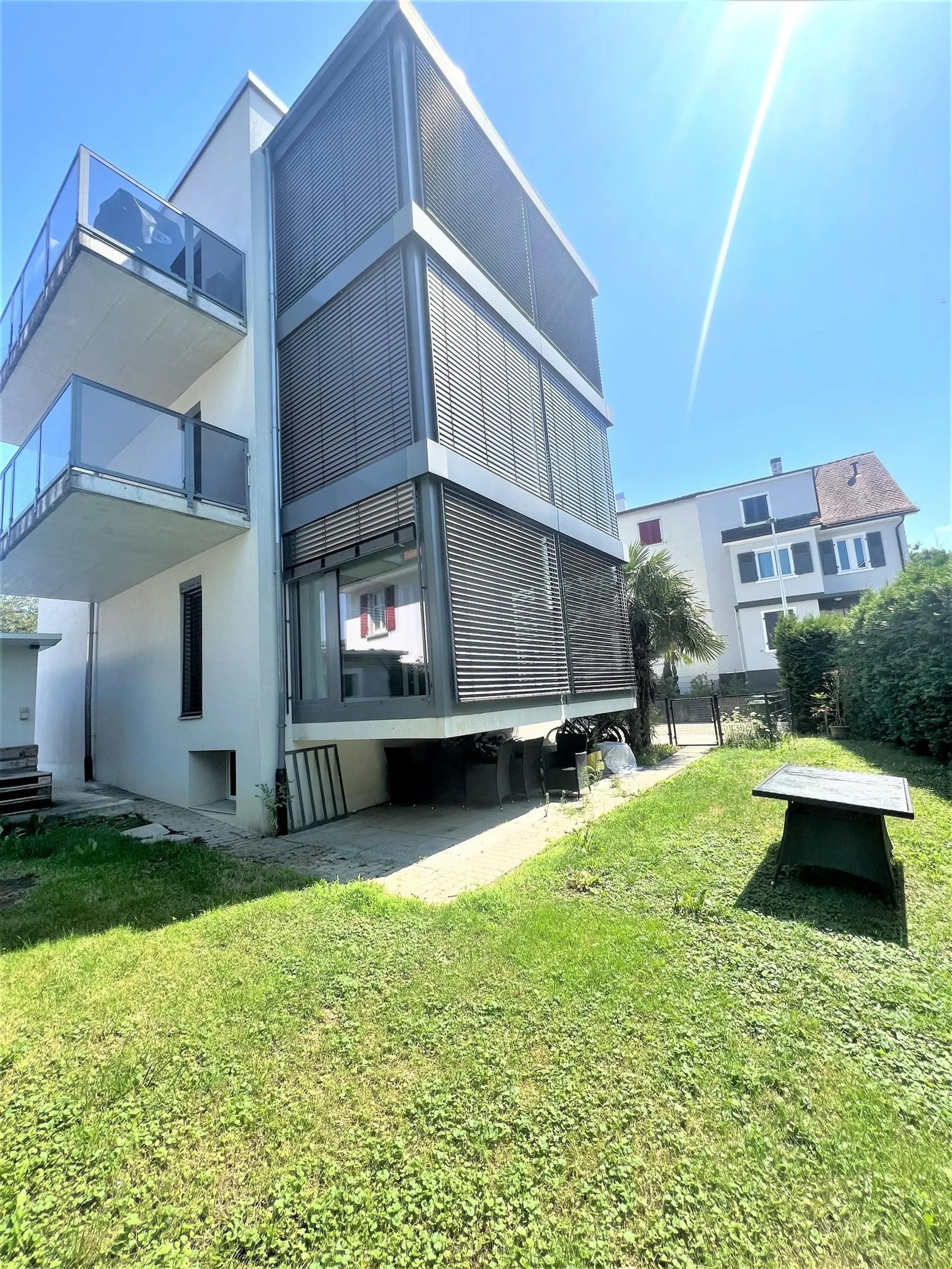 Moderne 3.5-Zimmer-Wohnung mit Balkon und Wintergarten in Oberwil BL