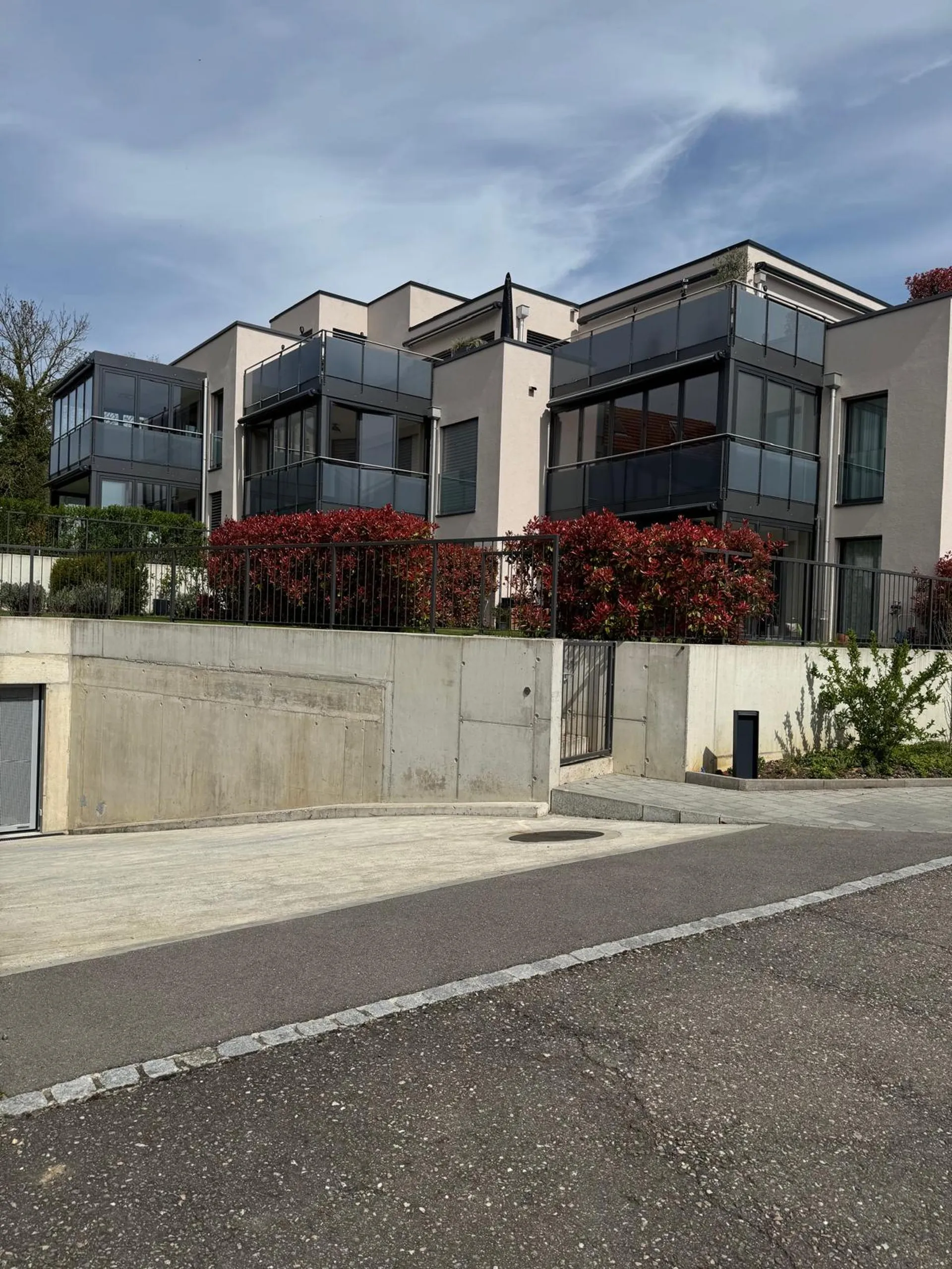 2.5-room apartment with winter garden in the village center of Oberwil