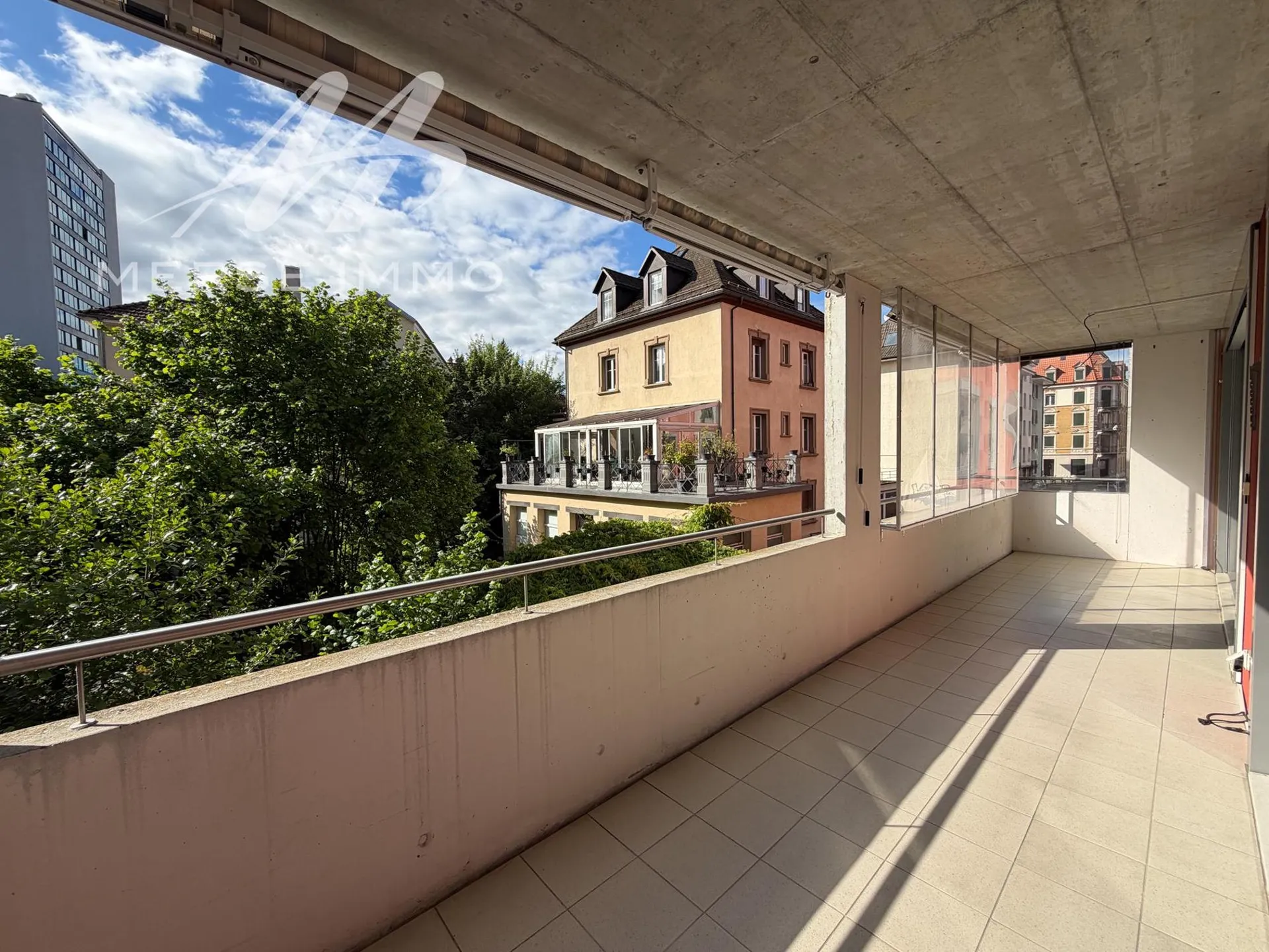 Geräumige 5.5-Zimmer-Wohnung mit viel Licht, nur zwei Schritte vom Zentrum von Biel entfernt, mit Balkon