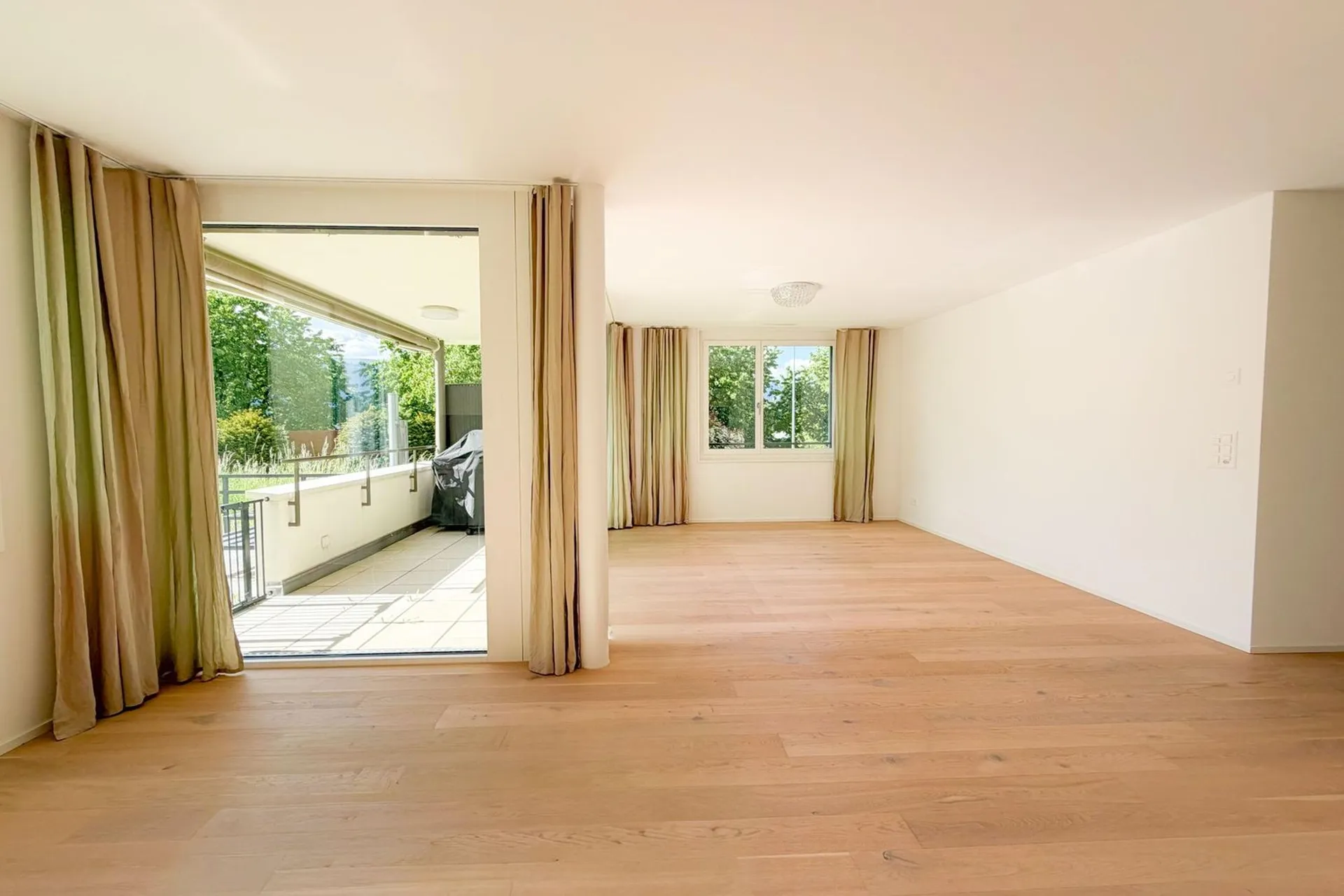 Modern 3.5-room garden apartment with evening sun and large outdoor area