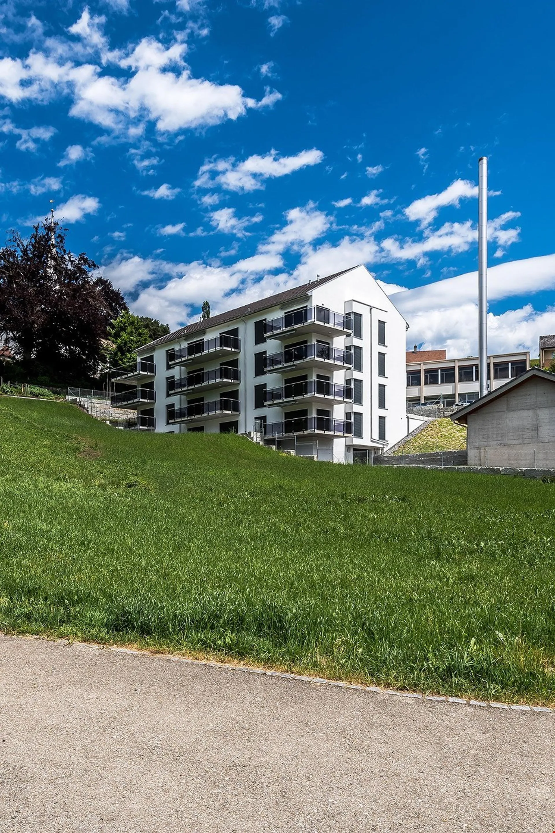 Exklusive Wohnung mit grosser Gartenterrasse direkt im Grünen!