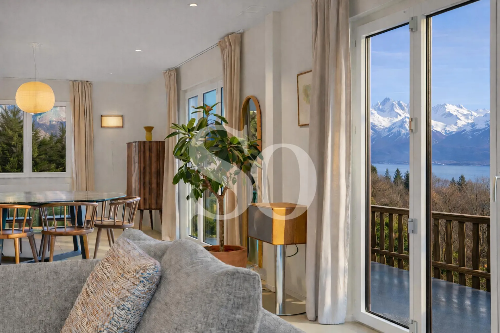 Exclusivité: Villa Rénovée avec Piscine, Vue Lac et Mont-Blanc