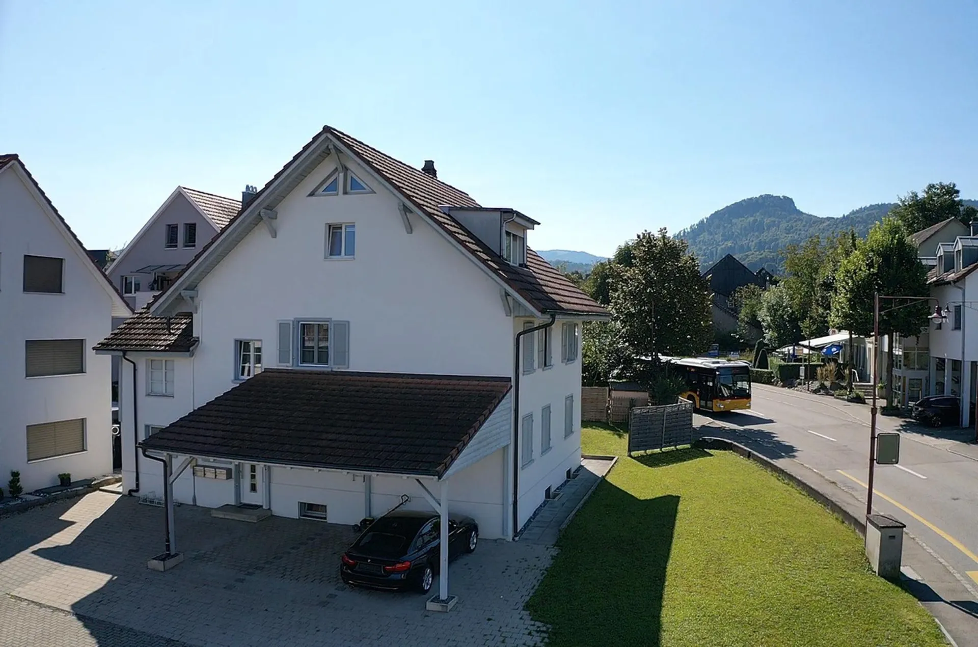 Attraktives Mehrfamilienhaus an zentraler Lage in Wahlen b. Laufen