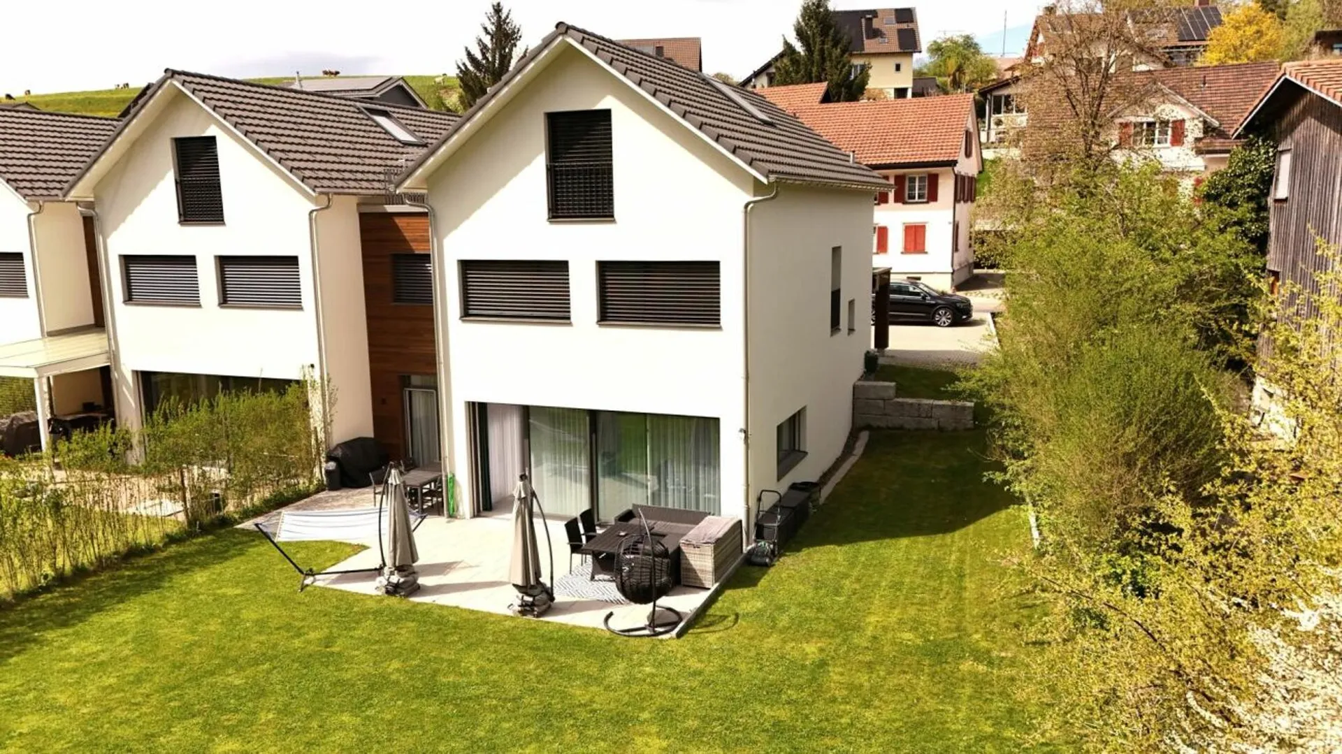Living on the edge of the forest - exclusive 5.5-room terraced house