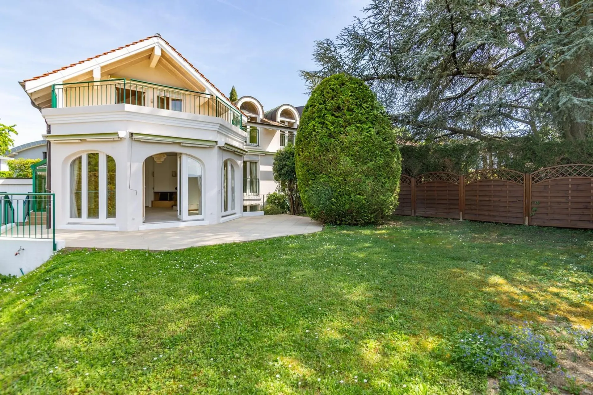 Superbe villa individuelle avec jardin à Vésenaz