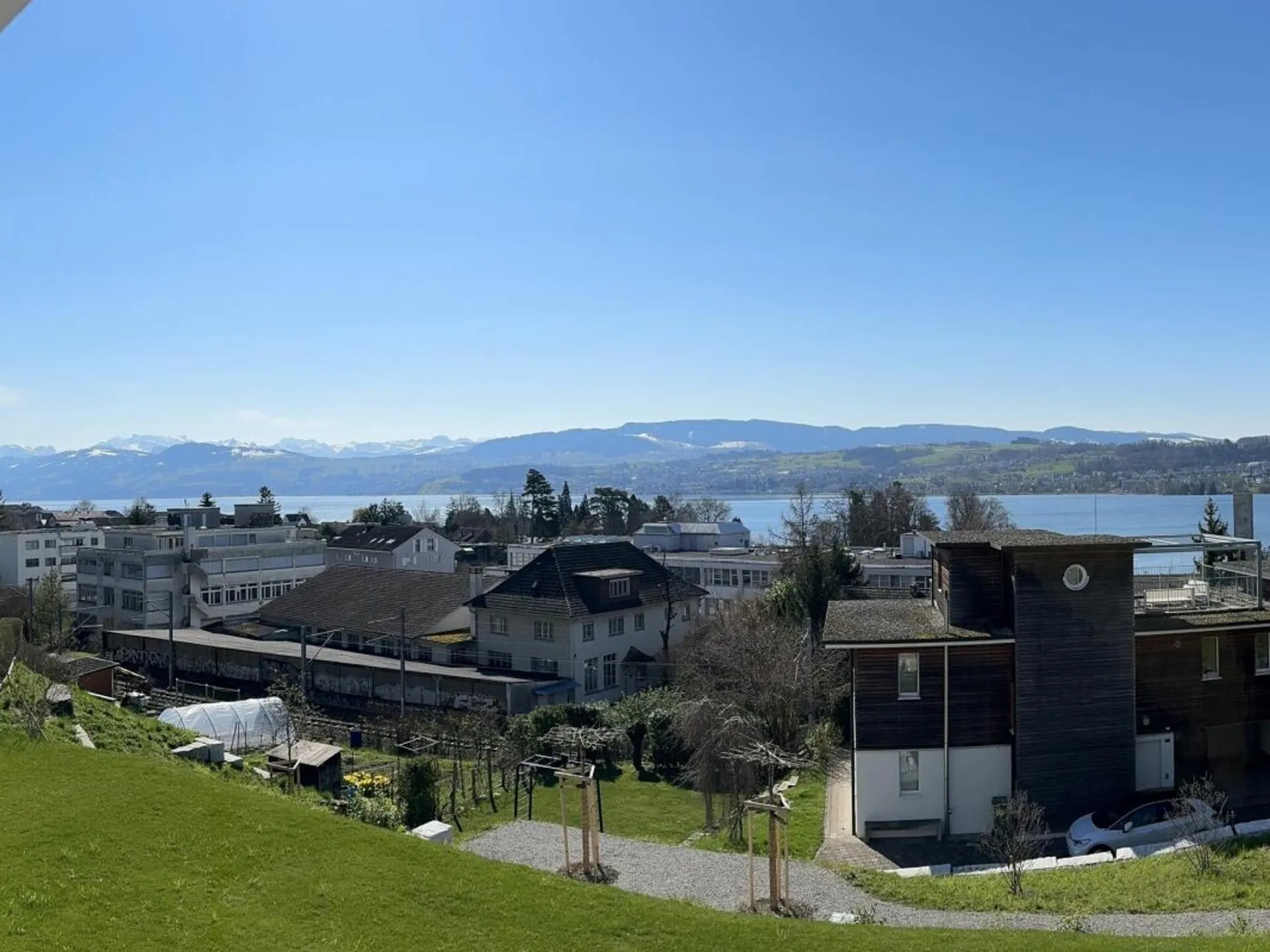 Grosszügige Wohnung mit See- und Bergsicht (Neubau)