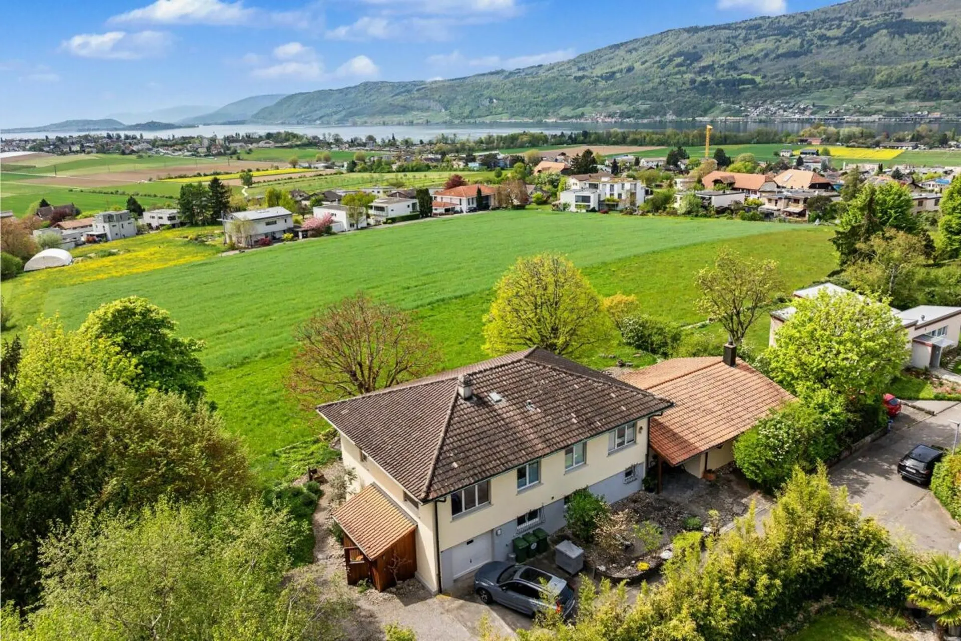 Einfamilienhaus mit Seesicht an bester Lage!